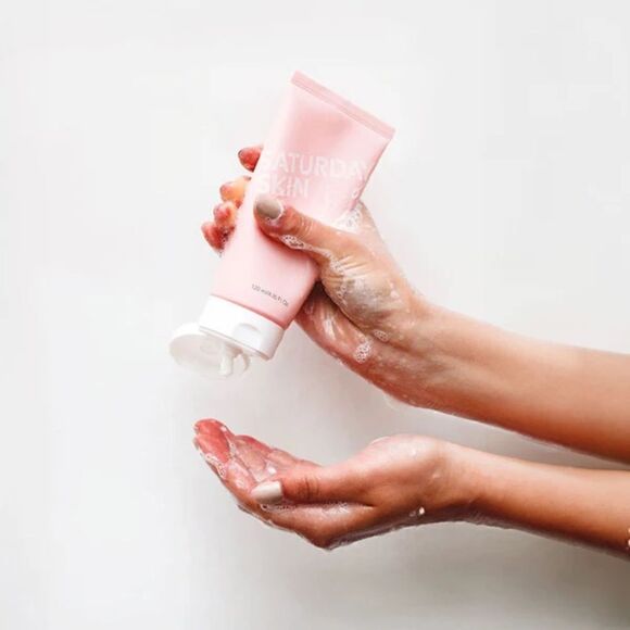 Saturday Skin rise + shine GENTLE CLEANSER vegan icon
120 ml/4.05 Fl. Oz. NIB - Picture 3 of 9